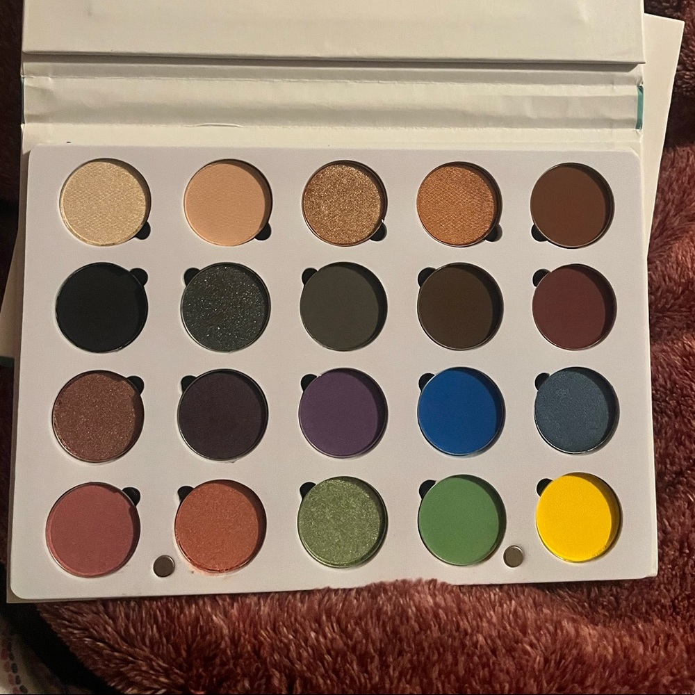 OFRA Urban wanderer eyeshadow pallete